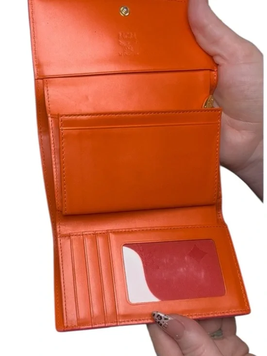 ๐ MCM HOT PINK WALLET - Picture 8 of 12